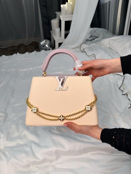 Сумка Louis Vuitton Capucines Cream / Blush Pink