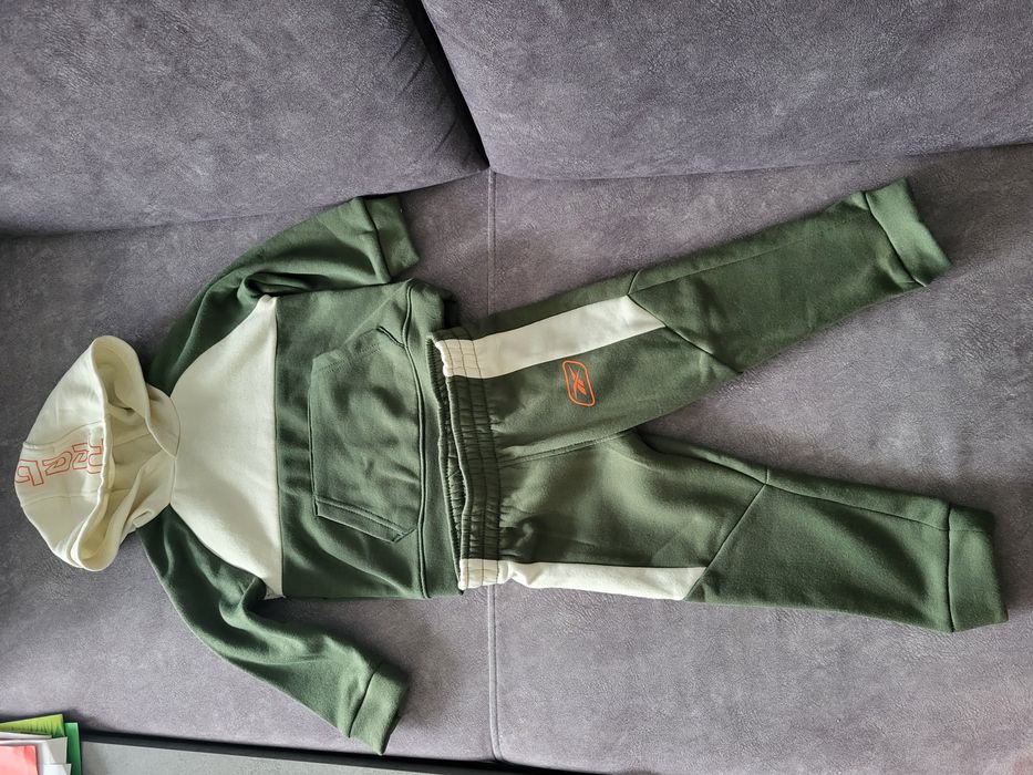 Dres Reebok rozm. 92 na dziecko 2 letnie.