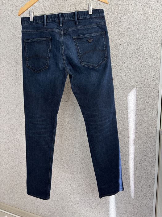 Джинси Armani.