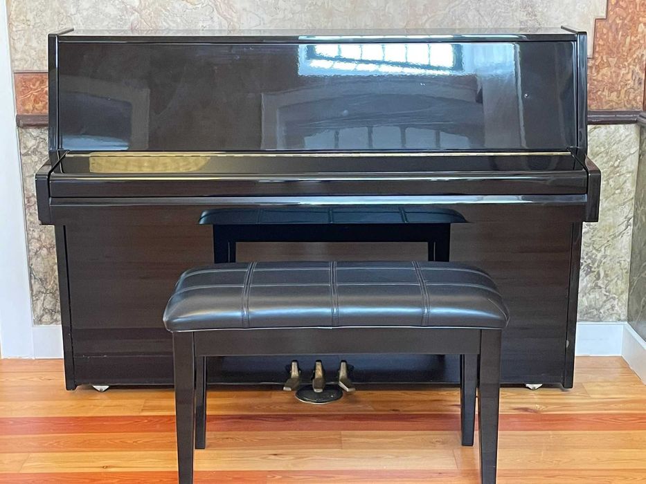 Piano vertical Hyundai U820