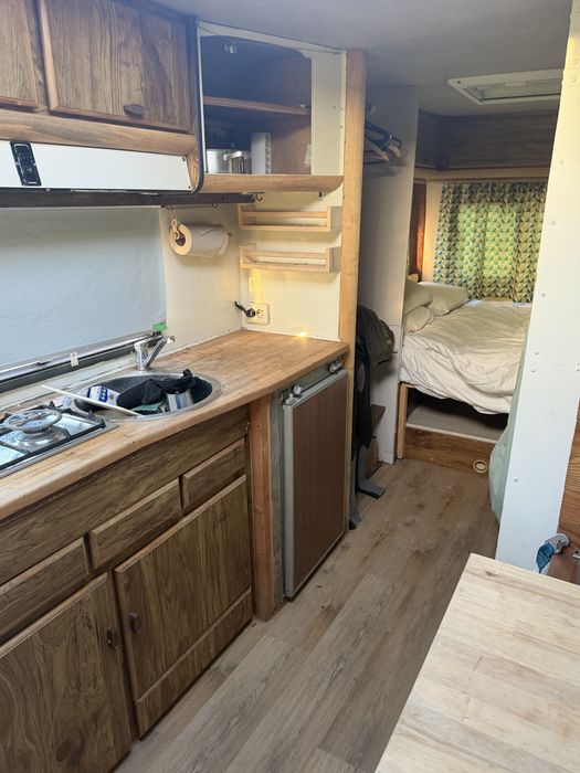 Aurocaravana Mercedes hymer 6 lugares com duas camas de casal veiculo ligeiro