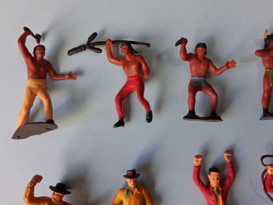 15 Bonecos PVC Índios & Cowboys anos 70. Ver fotos. O preço é do lote.