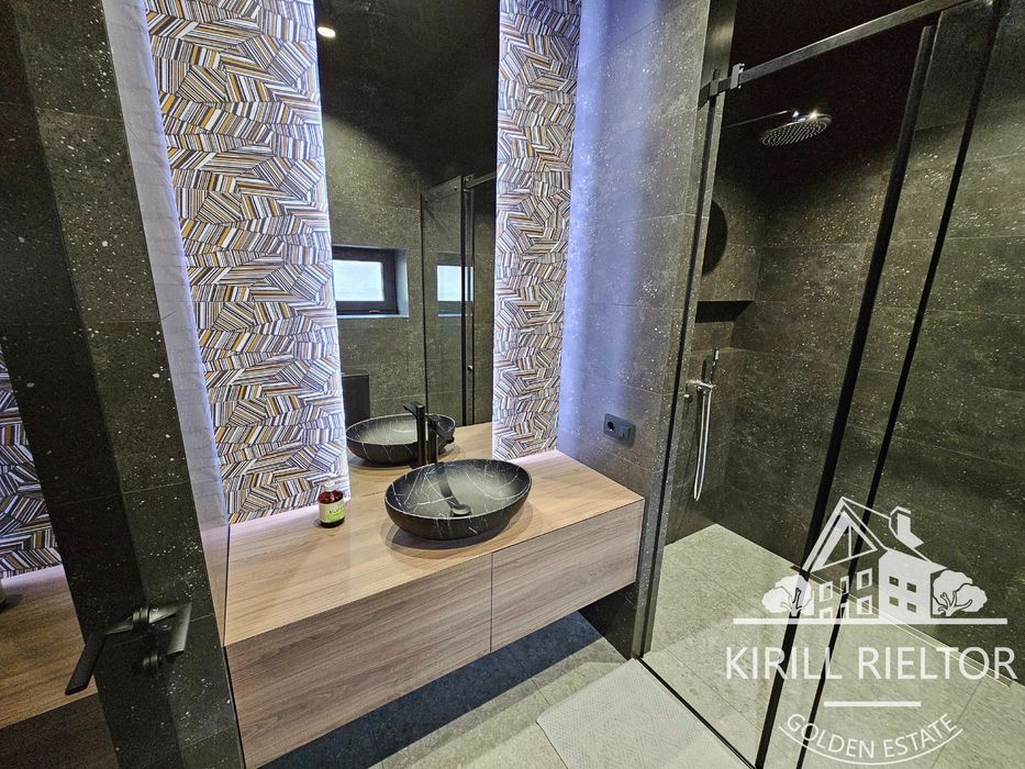 В городке Золотые Ключи продается дом с собственным SPA-центром