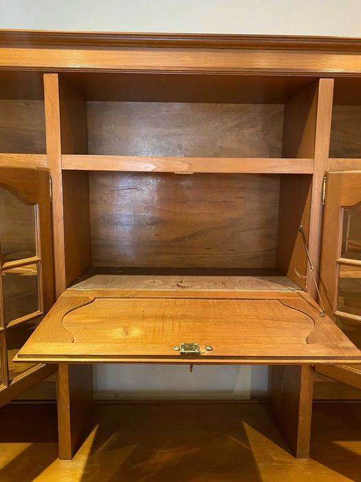 Móvel de tv e cristaleira