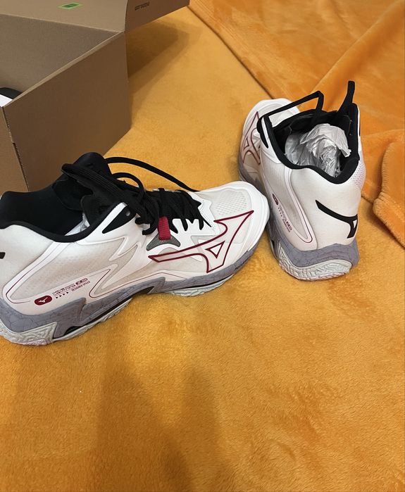 Кросівки волейбольні Mizuno