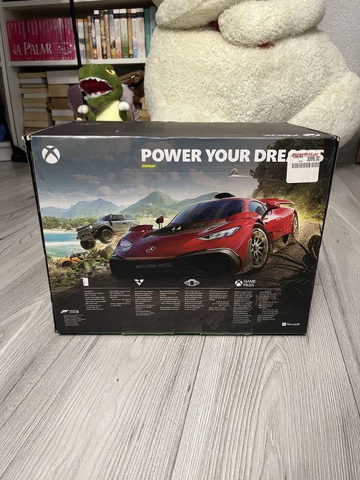 Konsola Xbox Series X 1TB z napędem i Padem.