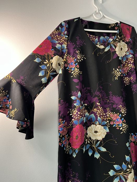 kwiatowa sukienka z długim rękawem i falbaną Tatuum L 40