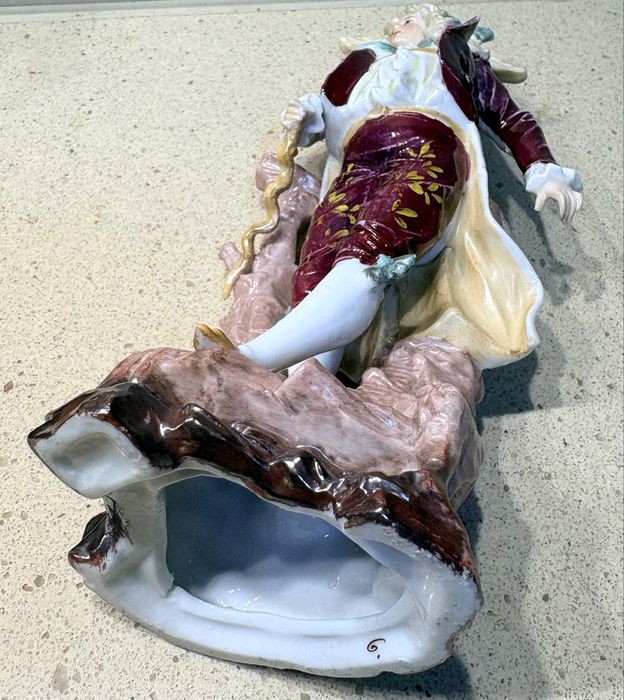 Linda antiga figura de um Galan em porcelana francesa Sec XIX