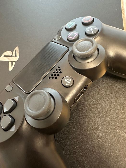 PS4 Pro (2 Pady)