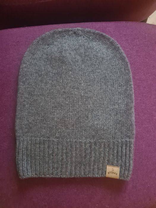 Czapka 100% wełna merino. Kolor szary  Nowa z metką
