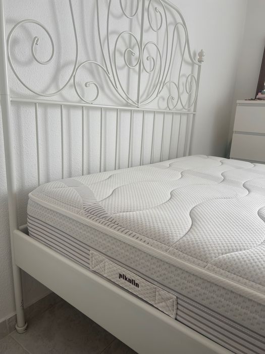 Cama com estrado e colchão 140x190