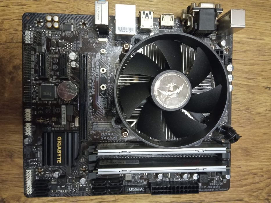 Zestaw - Płyta główna B250M-DS3H + Procesor i7 7700k + RAM DDR4 16GB