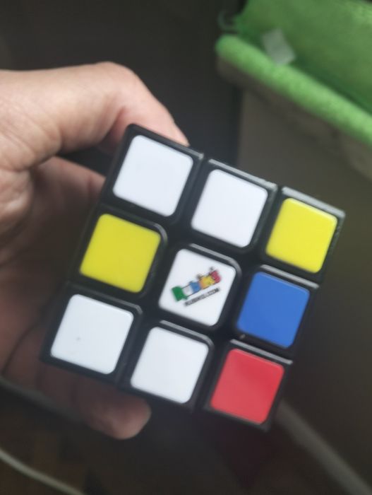 Cubo mágico pouco usado