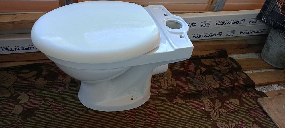 Продам нижню частину унітазу без бочка