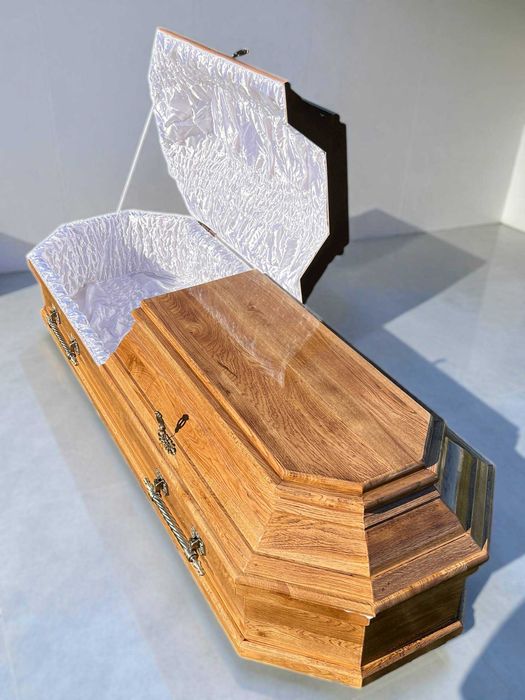 Лакові труни від виробника