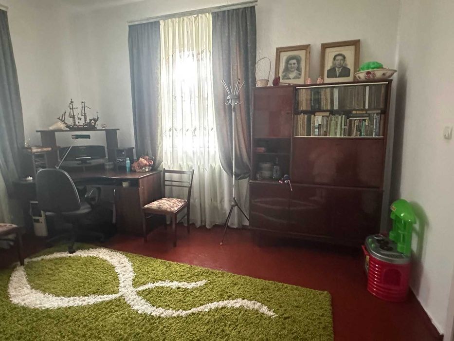 Продаж будинку в Сутисках