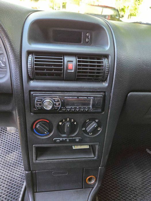 Продам Opel Astra 2006р. Один власник з автосалону, рідний пробіг!