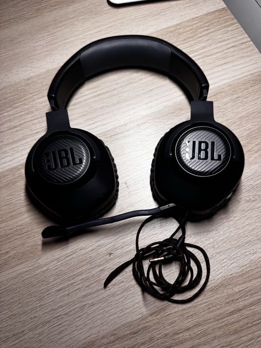 Fones JBL quantum 100