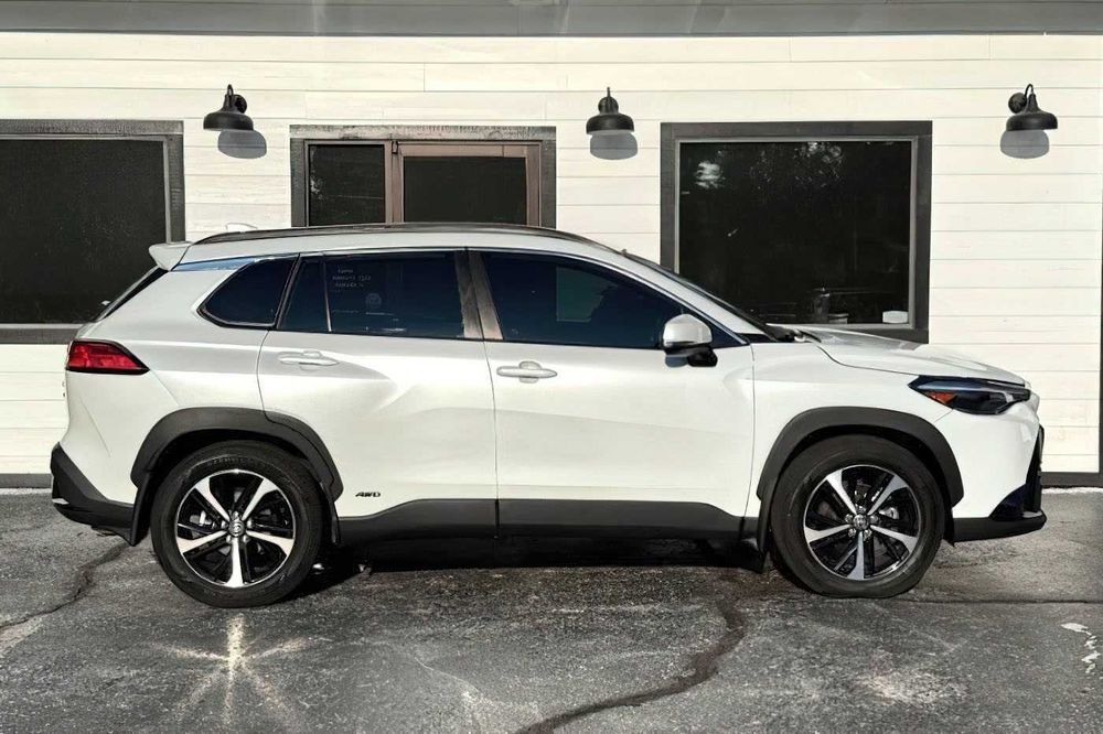 Toyota Corolla Cross      2024