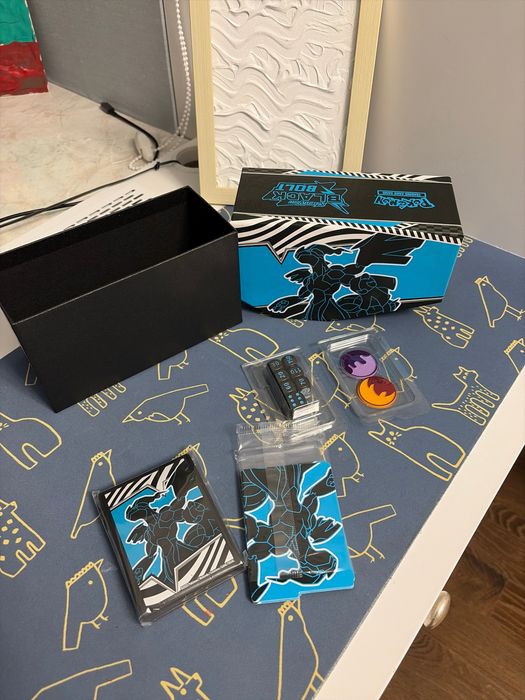 Pokemon набір з Black Bolt: коробка + енергія + аксесуари