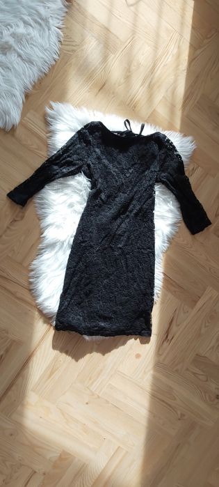 Piękna sukienka koronkowa koronka mała czarna wiązanie odkryte plecy