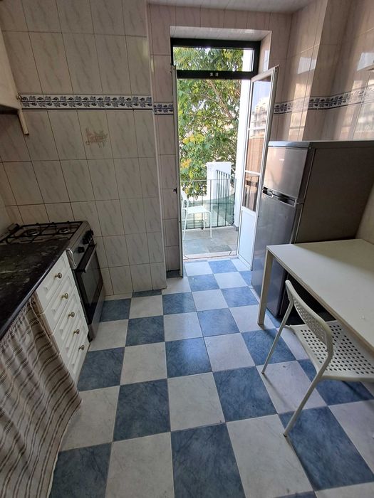 Quartos CASAL num T3 na GRAÇA. Lisboa. Entrada imediata.