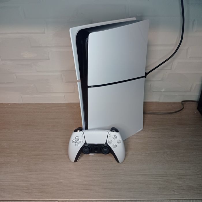 PS5 slim . Бездоганний стан.Рік гарантії