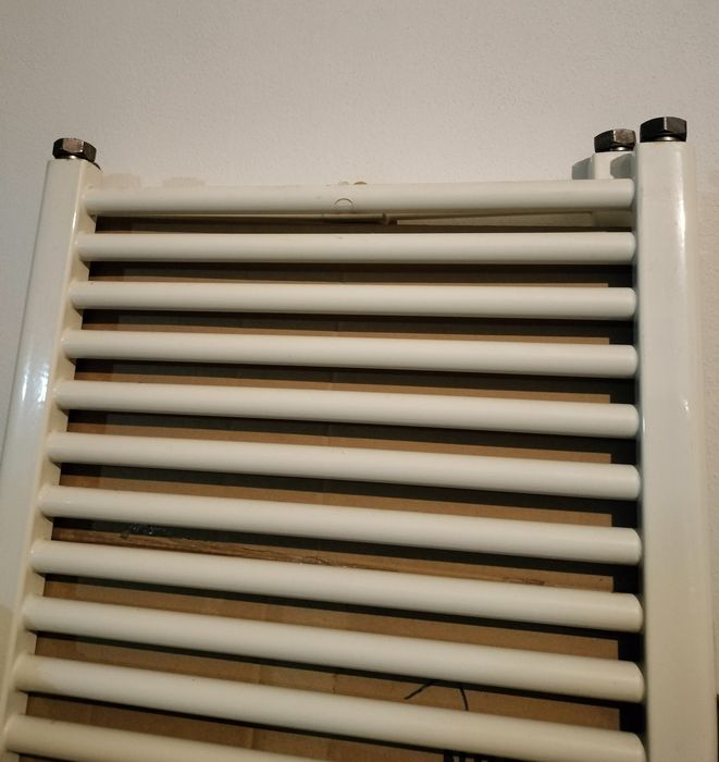 2 Toalheiros de aço branco  compatível com sistemas de aquecimento central