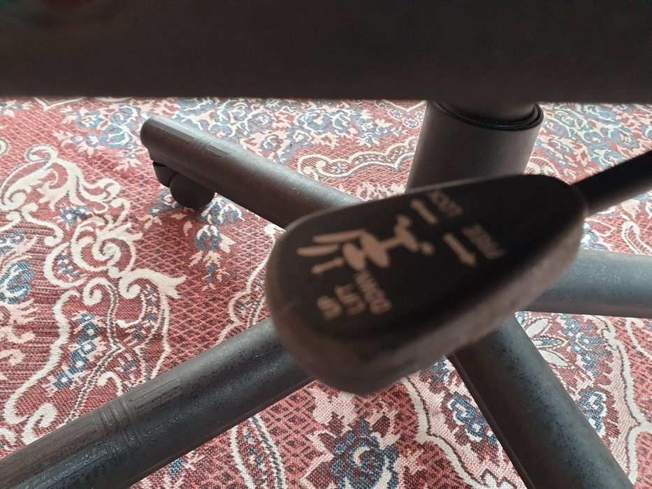 Продам шкіряне крісло