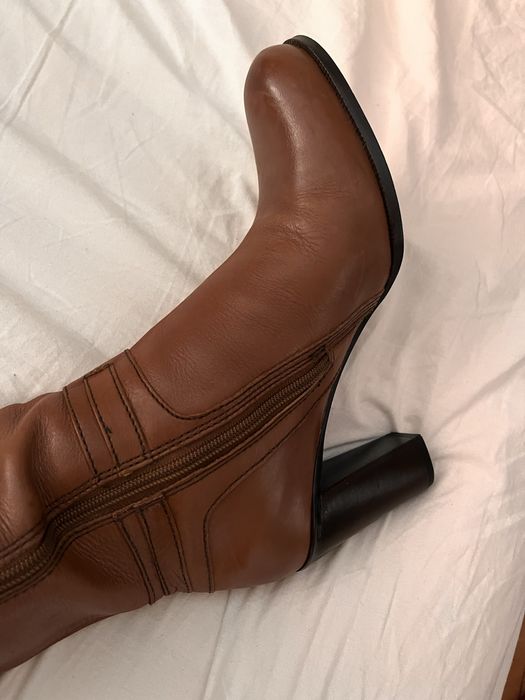 Botas da zara em pele no exterior e  interior, novas com salto de 9 cm