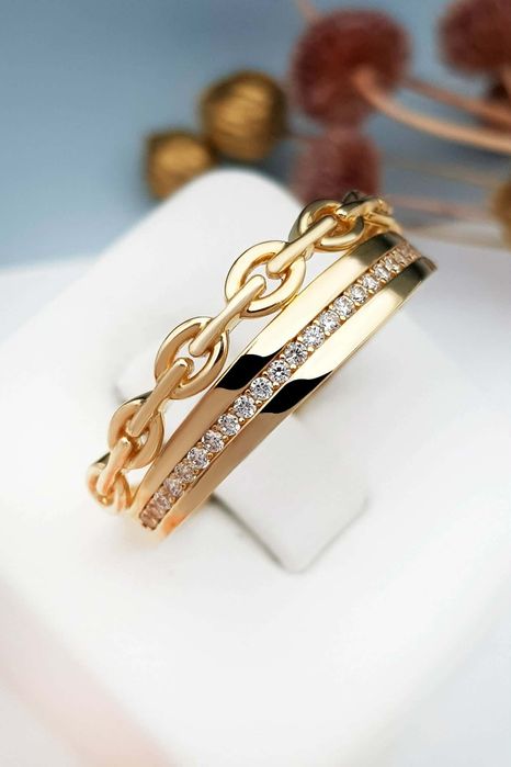 Złoty pierścionek typu obrączka