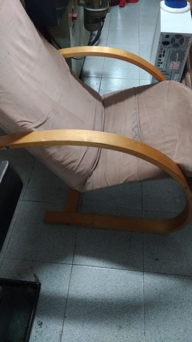 Cadeira de baloiço em Madeira , Ótima para Relaxar com Têxtil Creme