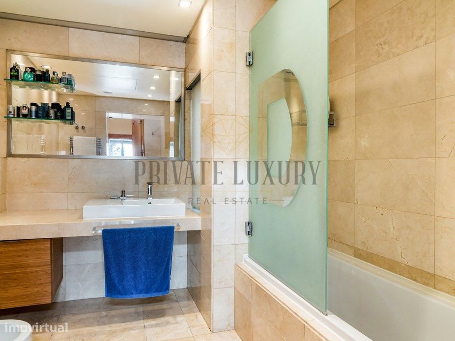 Moradia Exclusiva T5 com Piscina Interior e Exterior, Ginásio e Vis...