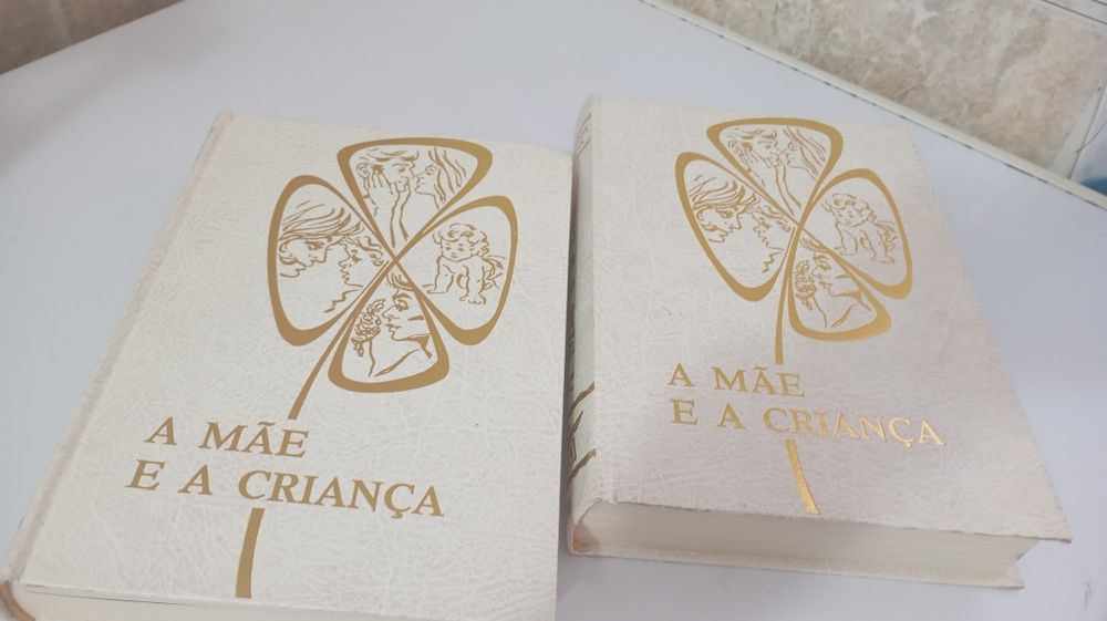 Dois volumes livros A mãe e a criança