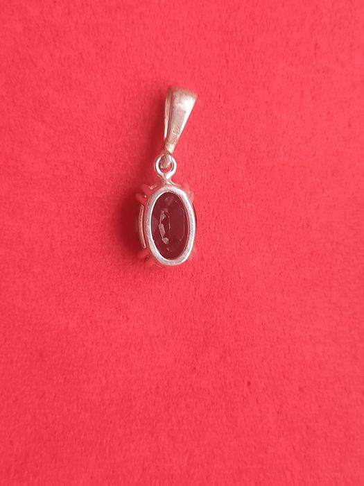 Zestaw bizuteri srebrneh z granatami