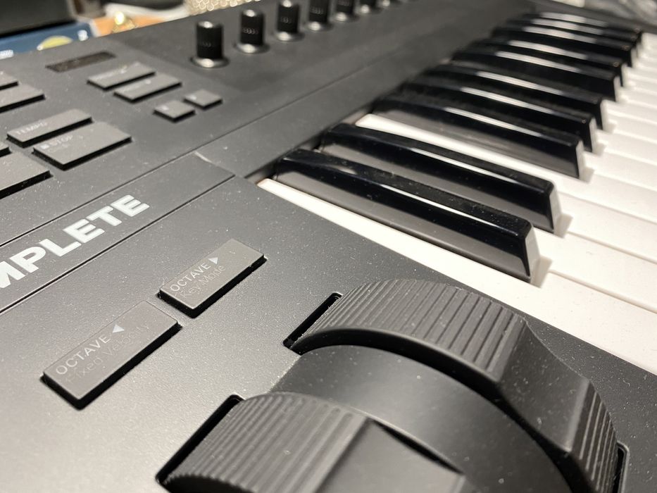 Native Instruments Komplete Kontrol A25 MIDI