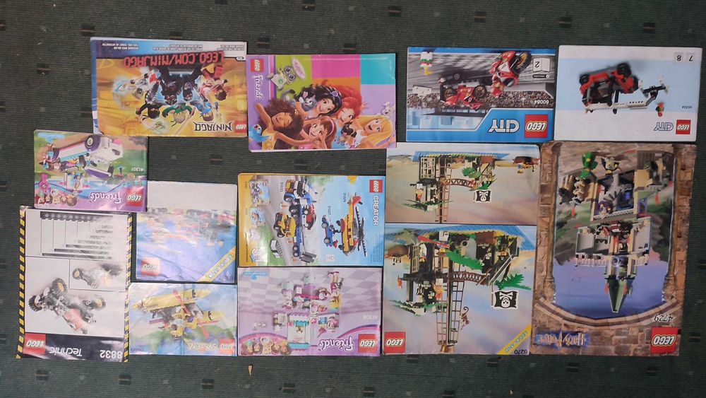 Lote 70 Manuais da Lego