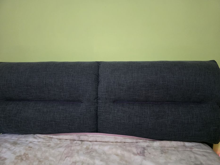 Cama casal com colchão em excelente estado
