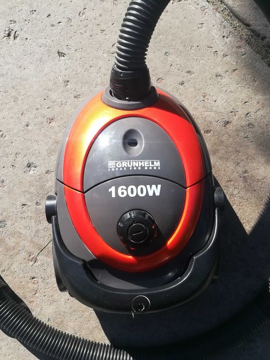 Продаю под ремонт пылесос " Grunhelm GVC8208 ", 1600 Вт