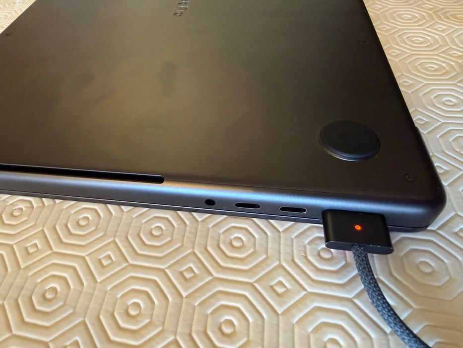 Apple MacBook Pro 14" - M3 Pro - 36GB Ram - 512GB SSD - 36 ciclos apenas.