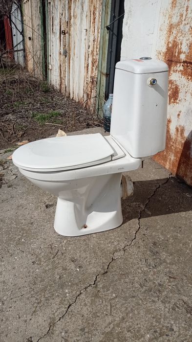 Унітаз робочій з бачком та кришкою