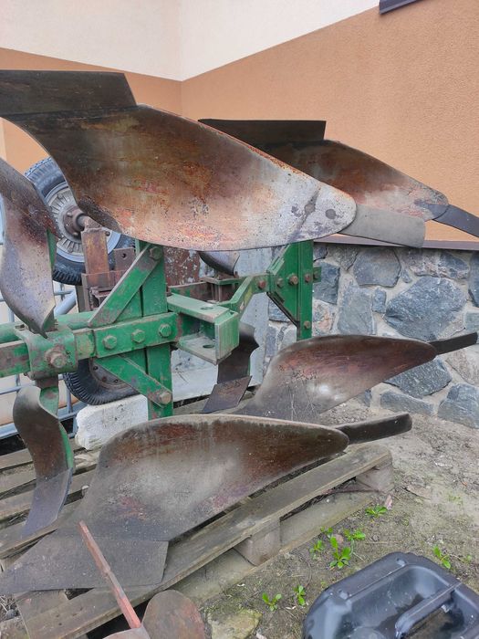 Плуг оборотний еберхард