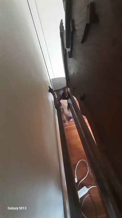 Cama e comodas vintage madeira sem bicho