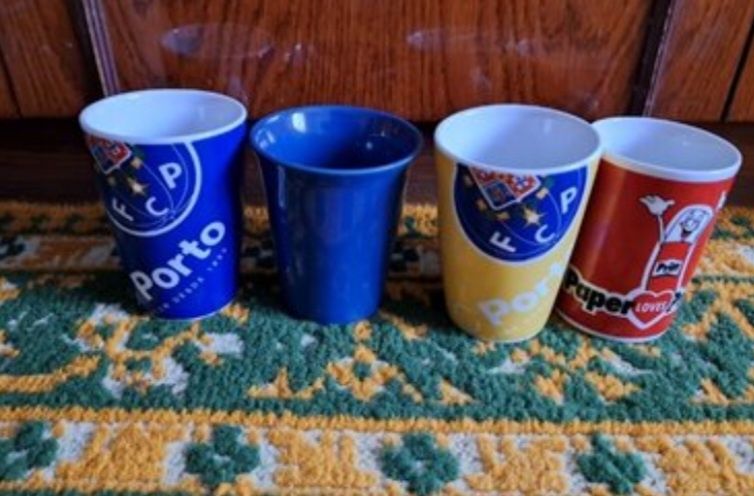 Продаю чашки набором.