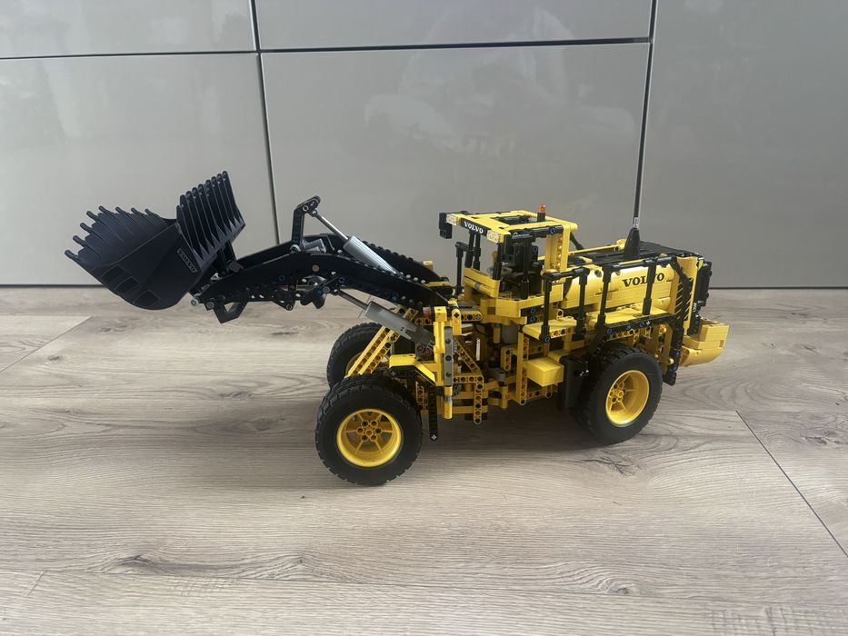 42030 Lego Technic koparka Volvo