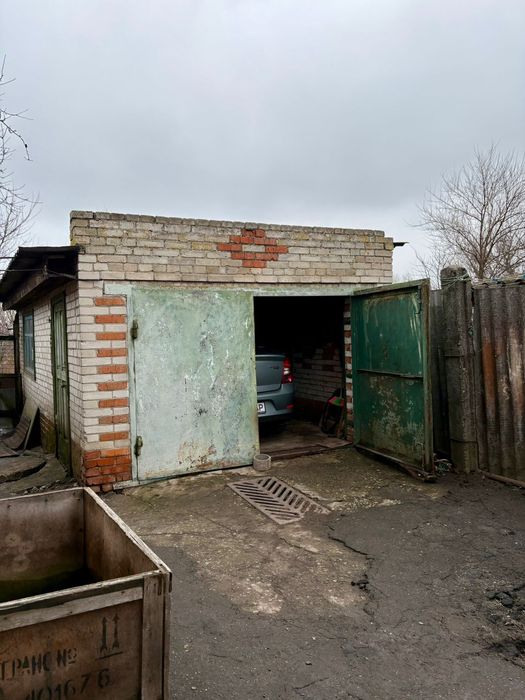 Продається цегляний будинок на Косівщині.