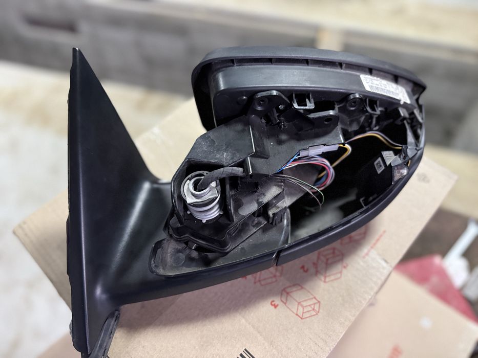 Дзеркало E-Tron Q8 2019р. USA