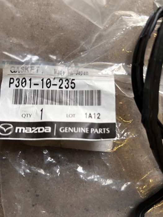 Прокладка под клапанную крышку Мазда 3 2014 года