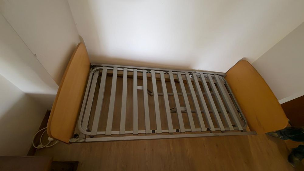 Cama tipo hospitalar articulada