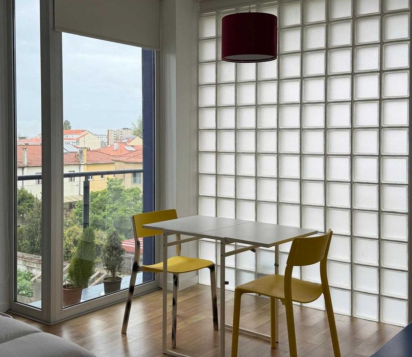 Apartamento T0 Mobilado e com varanda, Condominio Privado